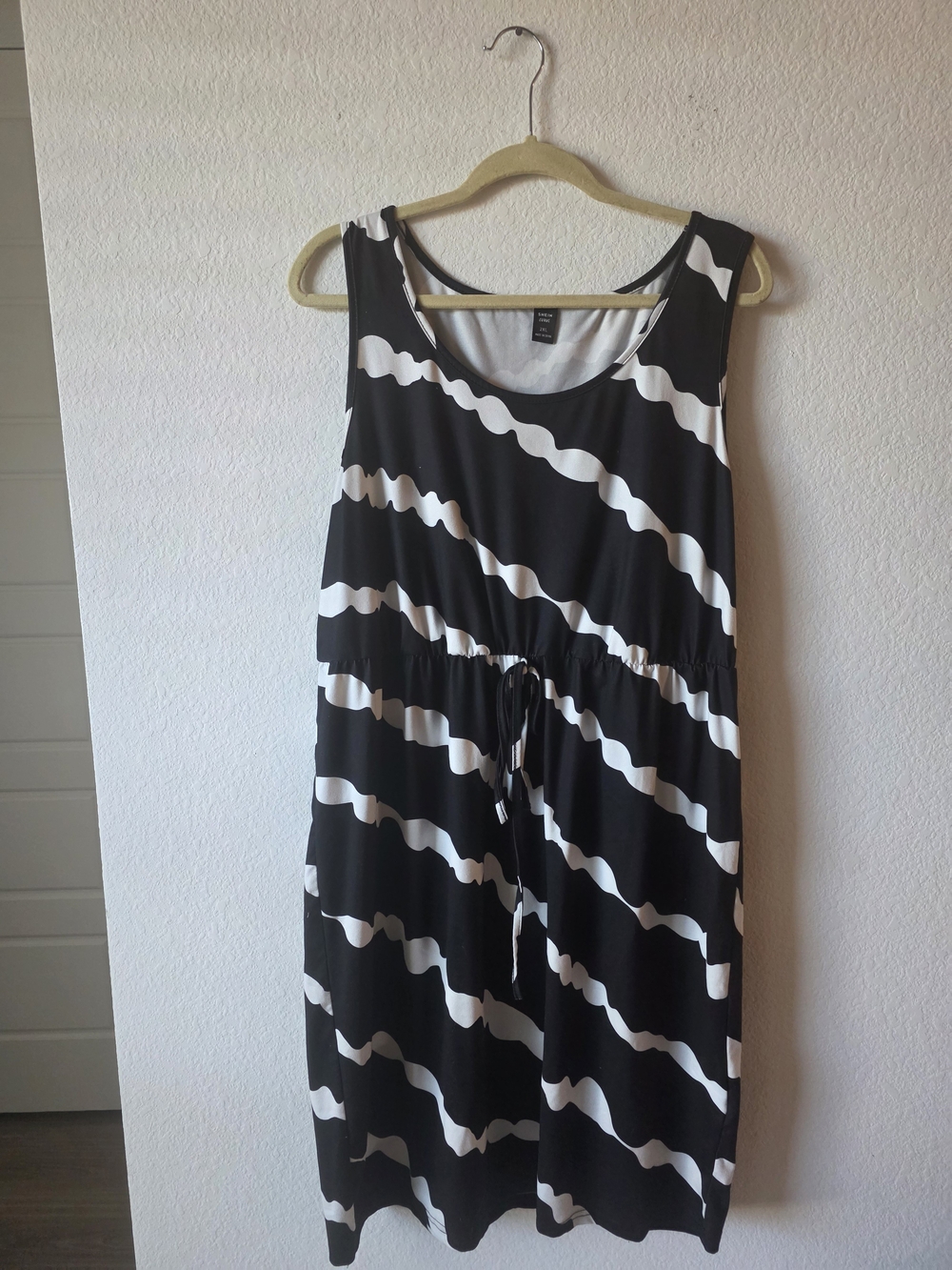 SHEIN Black and White Sleeveless Drawstring Waist Midi Dress